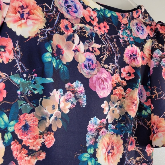 BETSEY JOHNSON navy floral jewel neck short sleeve stretchy sheath dress - Picture 5 of 9